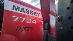 2016 Massey Ferguson 7724 Dyna 6 Red