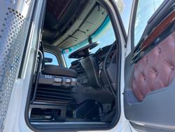2025 Kenworth T610 Series T610SAR White