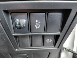 2021 Toyota
                Hilux SR