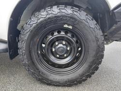 2021 Toyota
                Hilux SR