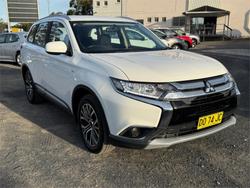 2018 MITSUBISHI
                OUTLANDER ES 5 SEAT (AWD)
