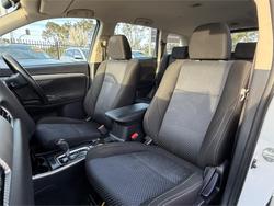 2018 MITSUBISHI
                OUTLANDER ES 5 SEAT (AWD)