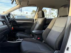 2018 MITSUBISHI
                OUTLANDER ES 5 SEAT (AWD)
