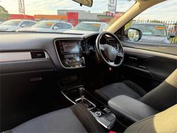2018 MITSUBISHI
                OUTLANDER ES 5 SEAT (AWD)