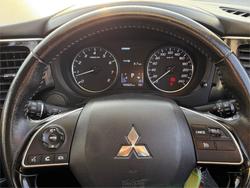 2018 MITSUBISHI
                OUTLANDER ES 5 SEAT (AWD)
