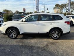 2018 MITSUBISHI
                OUTLANDER ES 5 SEAT (AWD)