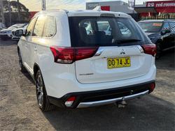 2018 MITSUBISHI
                OUTLANDER ES 5 SEAT (AWD)