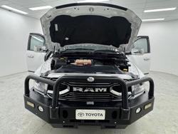 2019 RAM 1500 Laramie DS MY19 4X4 Dual Range Bright White