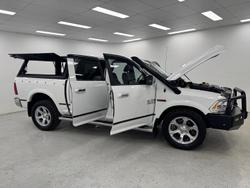 2019 RAM 1500 Laramie DS MY19 4X4 Dual Range Bright White