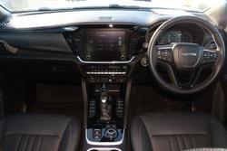 2025 Isuzu
                MU-X LS-T