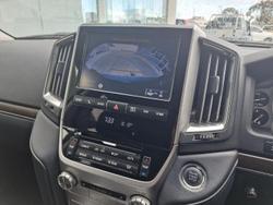 2020 Toyota
                Landcruiser VX