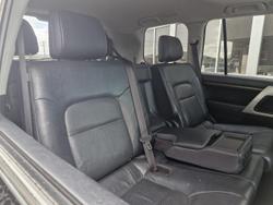 2020 Toyota
                Landcruiser VX