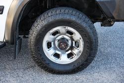 2000 Nissan
Patrol ST