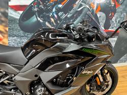 2025 Kawasaki NINJA 1100SX METALLIC DIABLO BLACK