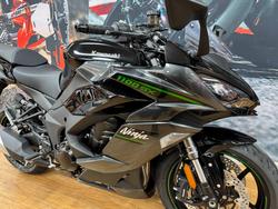 2025 Kawasaki NINJA 1100SX METALLIC DIABLO BLACK