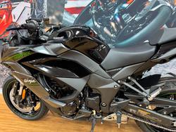 2025 Kawasaki NINJA 1100SX METALLIC DIABLO BLACK