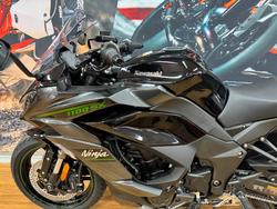 2025 Kawasaki NINJA 1100SX METALLIC DIABLO BLACK