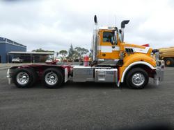 2017 MACK Clxt Superliner YELLOW