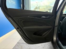 2020 Holden
Calais V