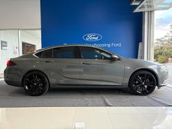 2020 Holden
Calais V