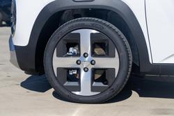 2025 Hyundai
                INSTER 