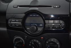 2012 Mazda
2 Neo