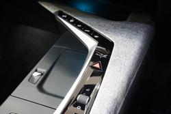 2025 Peugeot
5008 GT Premium Hybrid