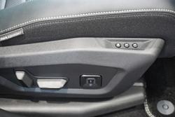 2025 Peugeot
5008 GT Premium Hybrid