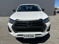 2023 Toyota
Hilux SR