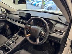 2022 Mitsubishi
Outlander ES