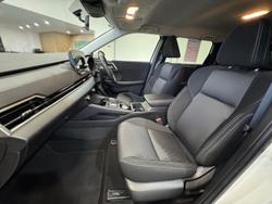 2022 Mitsubishi
Outlander ES