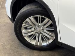 2022 Mitsubishi
Outlander ES