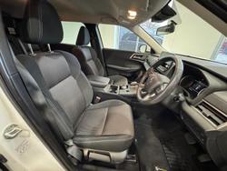 2022 Mitsubishi
Outlander ES