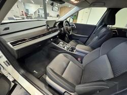 2022 Mitsubishi
Outlander ES
