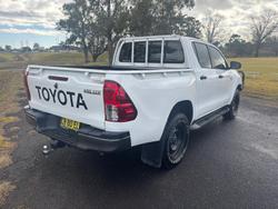 2018 Toyota
                Hilux SR