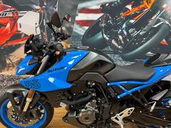 2023 Suzuki GSX-8S PEARL COSMIC BLUE