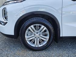 2022 Mitsubishi
Outlander LS