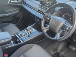 2022 Mitsubishi
Outlander LS