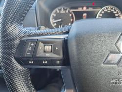 2022 Mitsubishi
Outlander LS