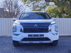 2022 Mitsubishi
Outlander LS