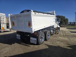 2016 Mack Granite White