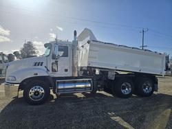 2016 Mack Granite White