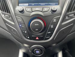 2012 Hyundai Veloster SR Turbo FS2 Crystal White