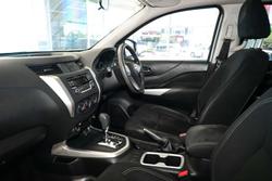 2017 Nissan Navara RX