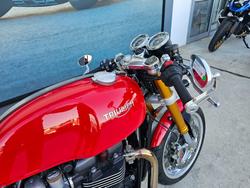 2017 Triumph THRUXTON R Red
