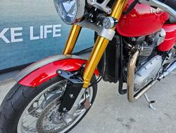 2017 Triumph THRUXTON R Red