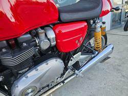 2017 Triumph THRUXTON R Red