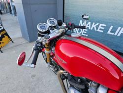 2017 Triumph THRUXTON R Red