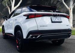 2023 Chery OMODA 5 EX MY23 Lunar White with Red Strike