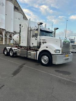 Mack Superliner